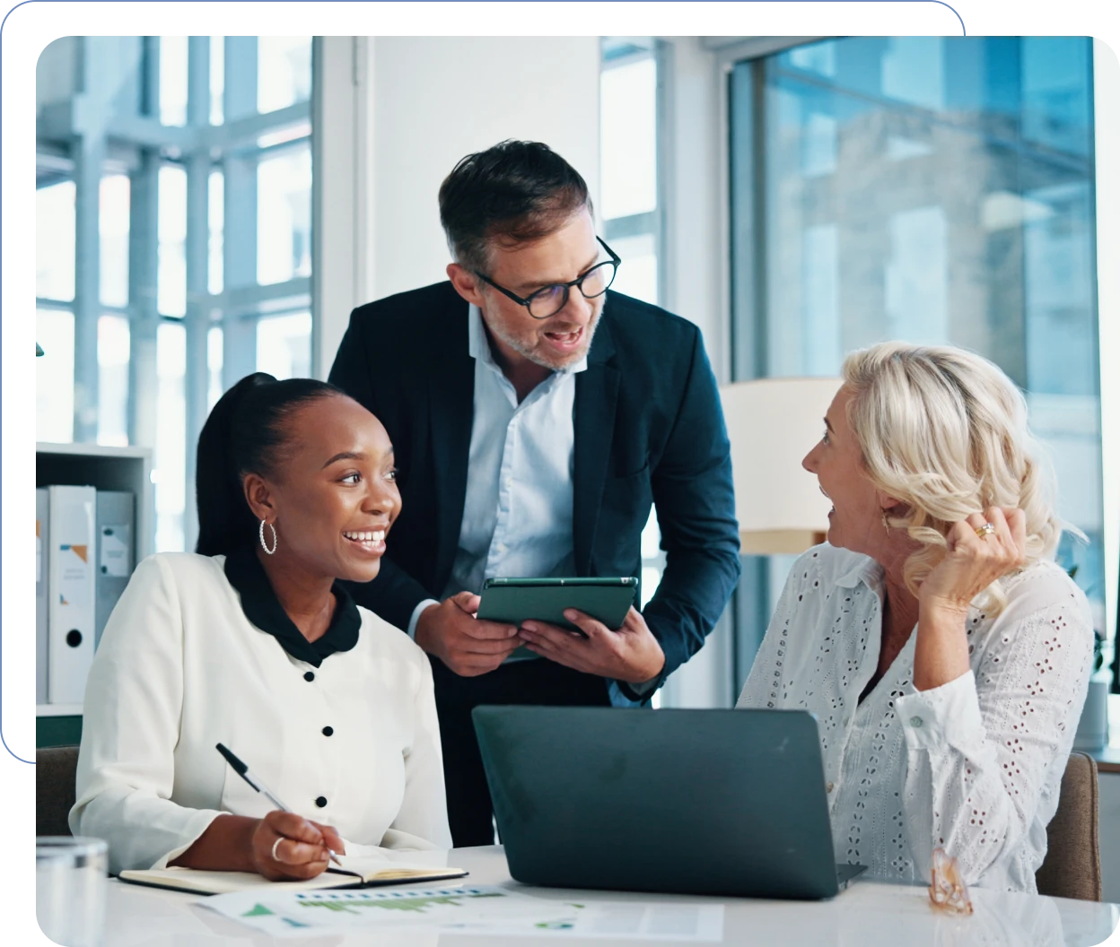 Colleagues discussing ideas at a meeting